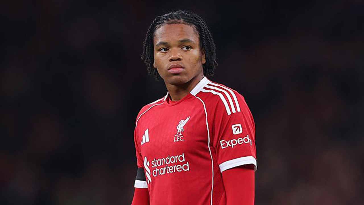 Arne Slot Komentari Kontrak Rio Ngumoha di Liverpool