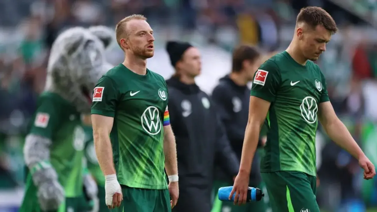 Maximilian Arnold Terlihat Kecewa Setelah VfL Wolfsburg Dikalahkan RB Leipzig (Sumber: Maja Hitij/Getty Images)