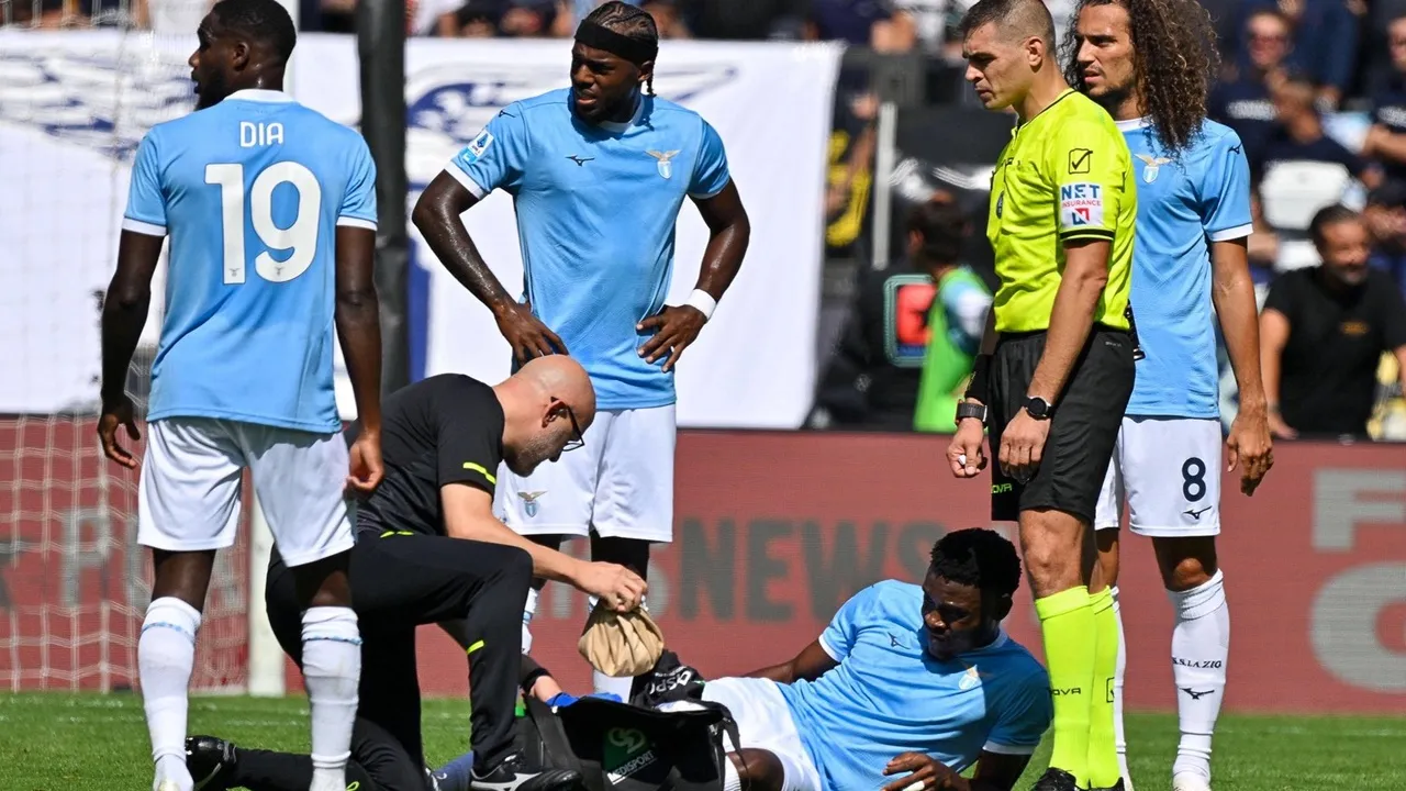 Fisayo Dele-Bashiru mengalami cedera saat derby della capitale