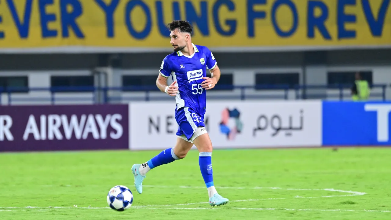 Bek Persib, Frans Putros. Foto: 2025 Asian Football Confederation (AFC)