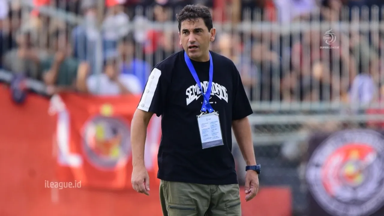 Eduardo Almeida resmi didepak dari kursi pelatih Semen Padang FC/foto dok ILeague