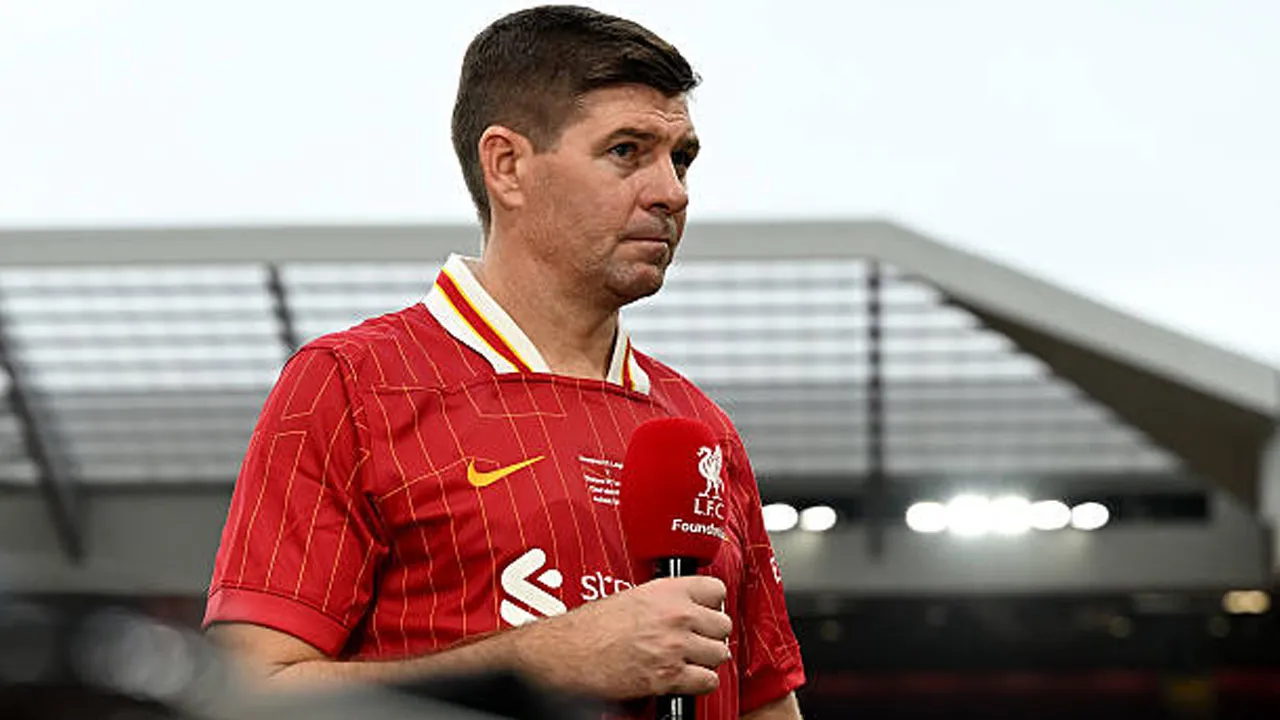 Steven Gerrard Tak Tutup Pintu untuk Comeback Sebagai Pelatih