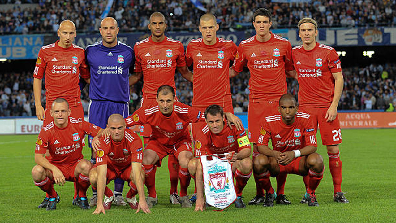 Foto Skuat Liverpool Tahun 2010 dan Perannya dalam Transformasi Klub