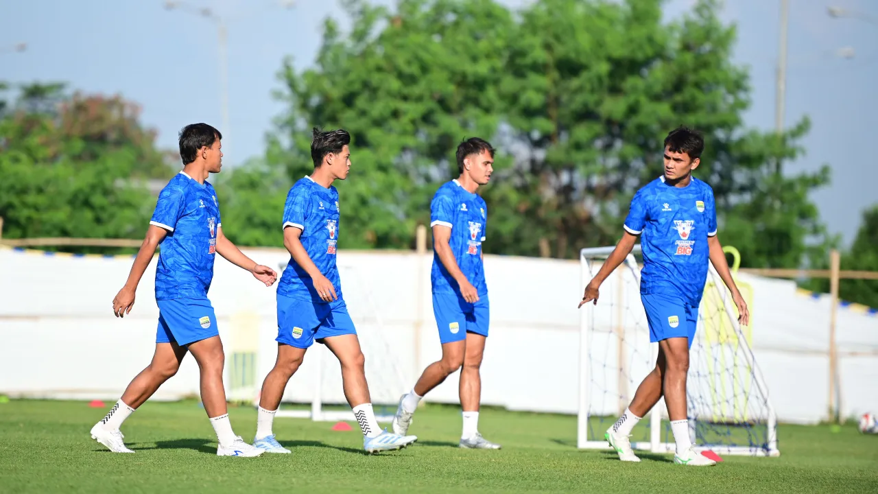 Pemain Persib ketika berlatih