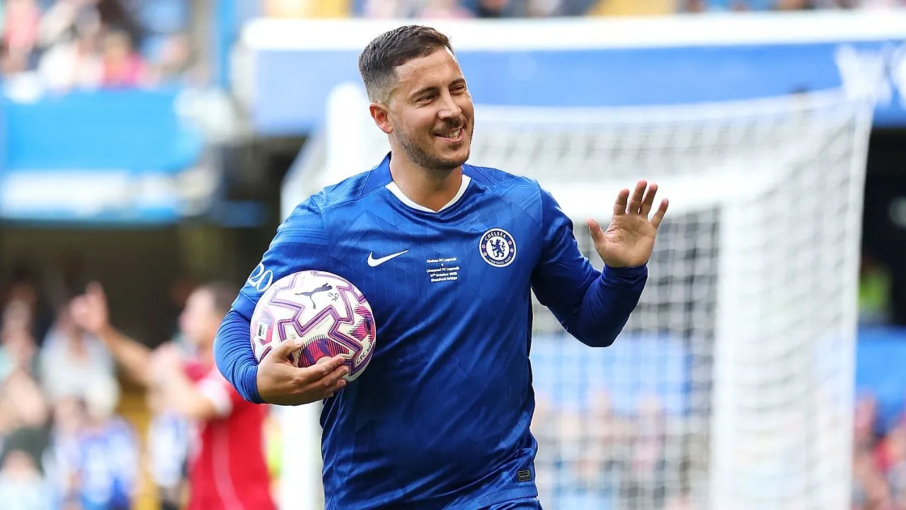 Eden Hazard tampil di laga amal legenda Chelsea melawan Liverpool. (Foto: Chris Lee/Getty Images)
