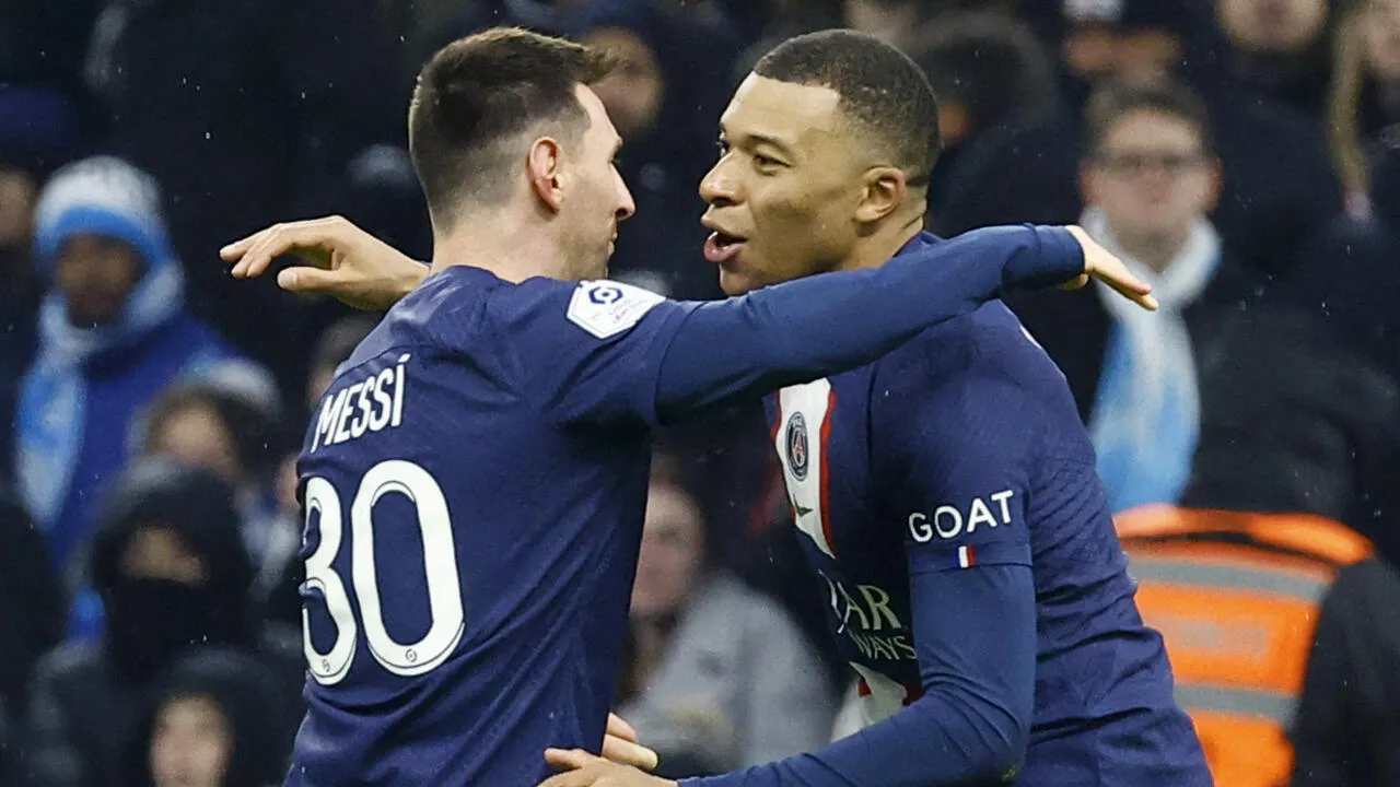 Kylian Mbappe dan Lionel Messi (Foto: rfi.fr)