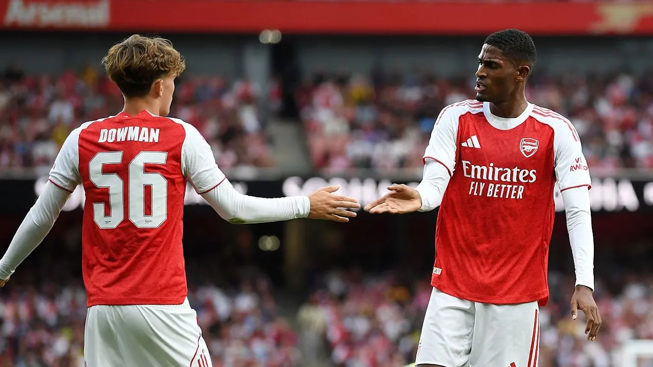 Max Dowman dan Cristhian Mosquera. (Foto: Alex Burstow/Getty Images)