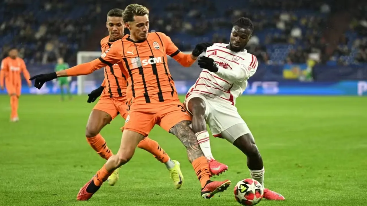 Aksi Marlon Gomes Saat Bermain untuk Shakhtar Donetsk (Sumber: Getty Images)