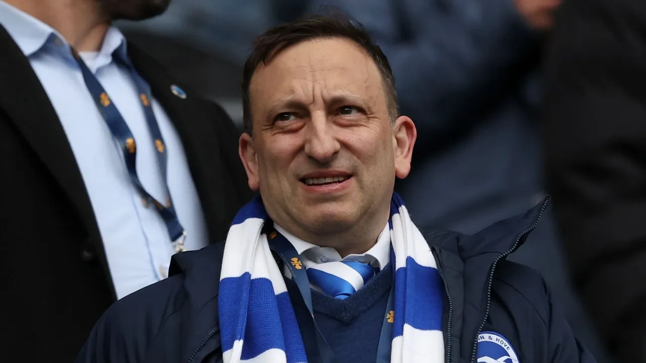 Ketua Brighton, Tony Bloom. (Foto: Neal Simpson/Sportsphoto/Allstar via Getty Images)