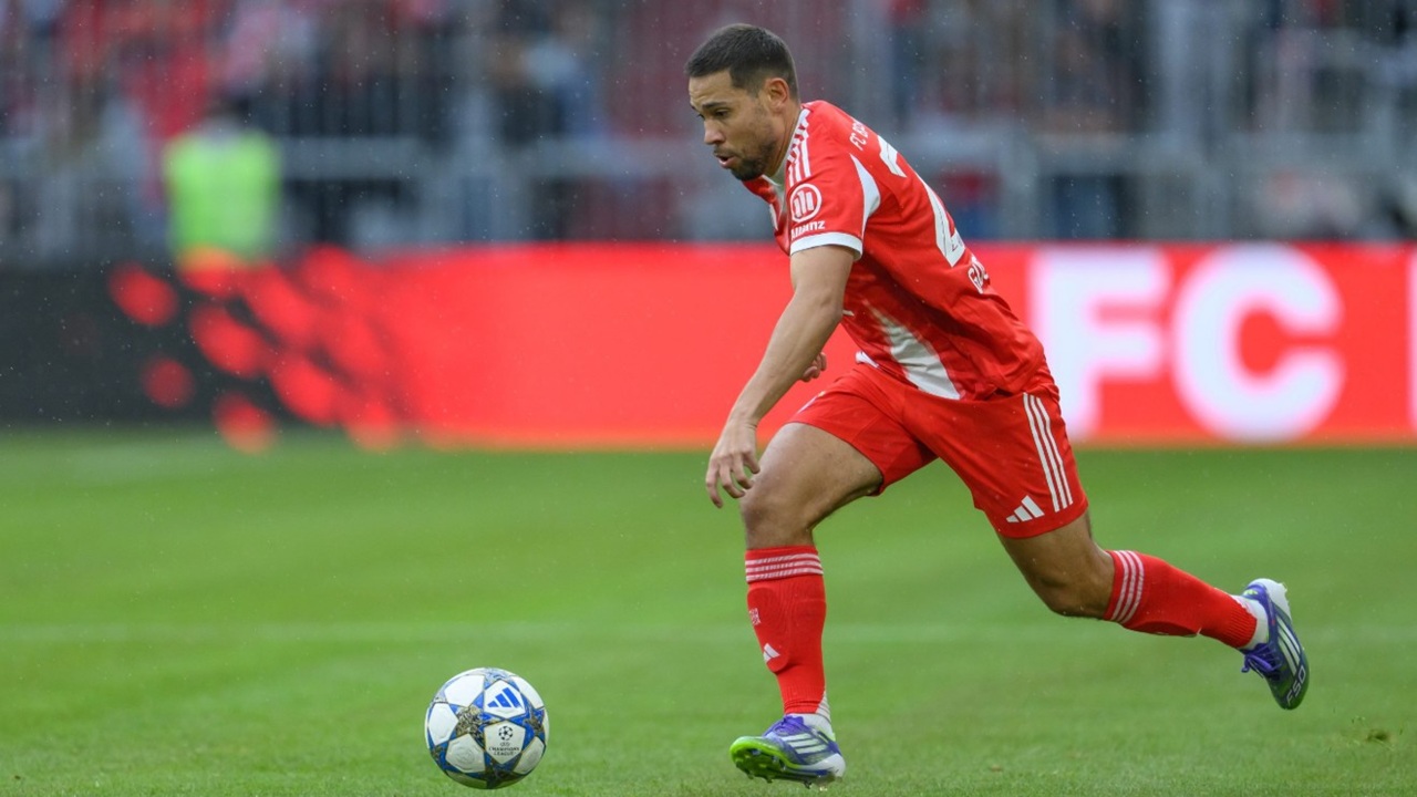 Tak Mau Buru-Buru, Bayern Pilih Gantung Masa Depan Raphael Guerreiro