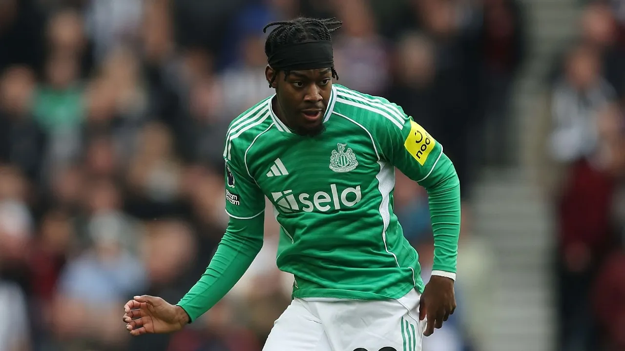 Anthony Elanga dibela manajer Newcastle United, Eddie Howe. (Foto: Crystal Pix/MB Media/Getty Images)