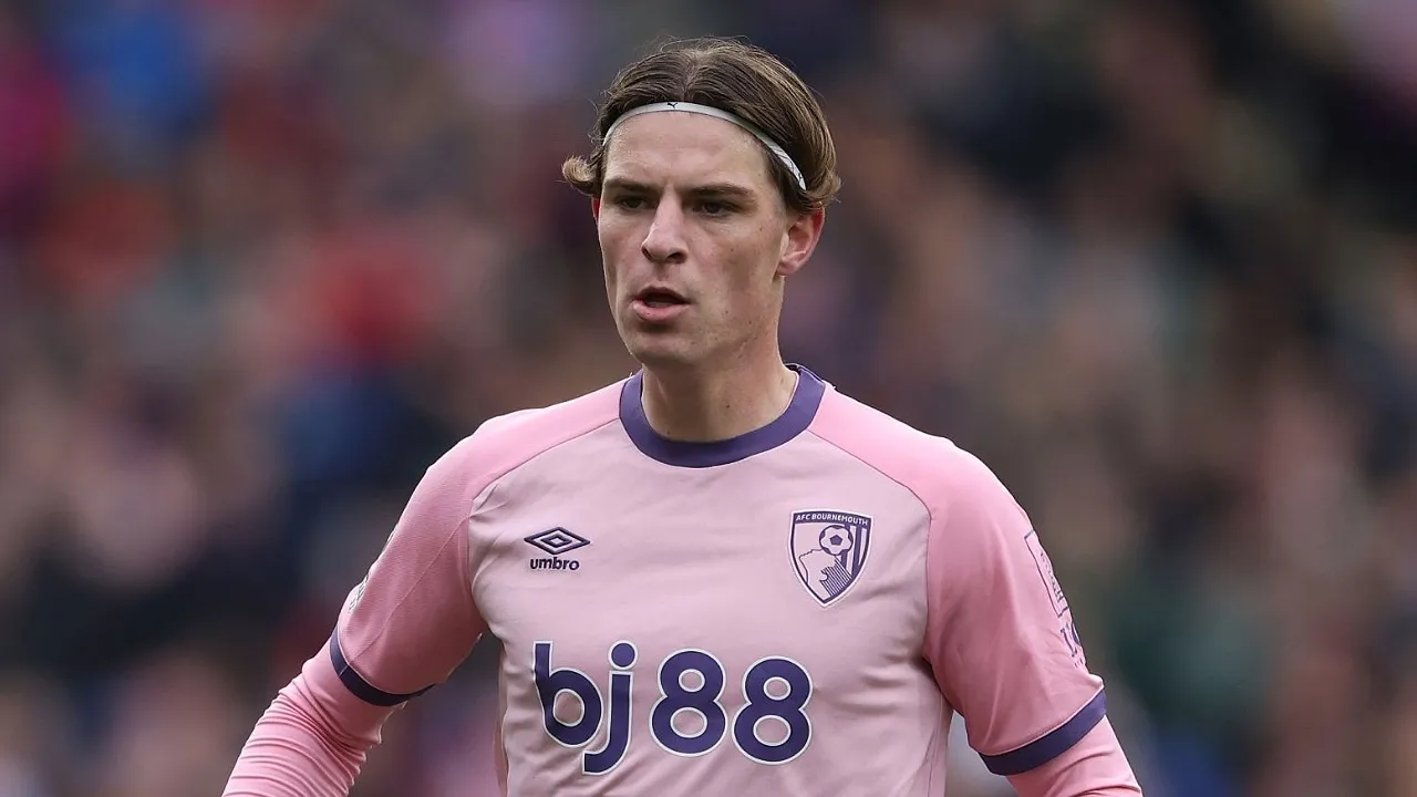 Alex Scott Sindir Keputusan 'Aneh' Wasit Usai Bournemouth Ditahan Palace