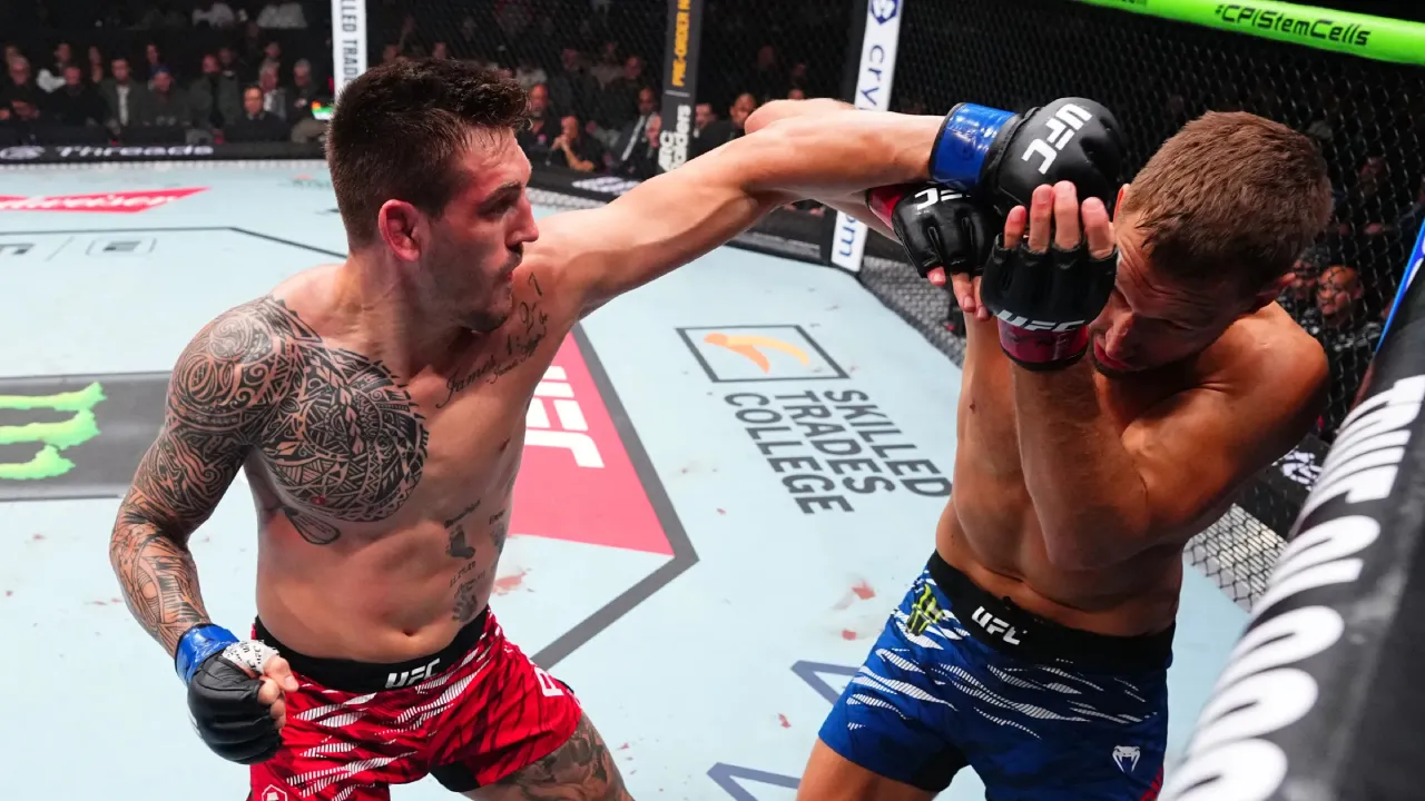 Brendan Allen (kiri) menghancurkan Reinier de Ridder dengan tekanan grappling yang tak henti-henti dan kontrol yang ketat. (Foto: Fight TV)