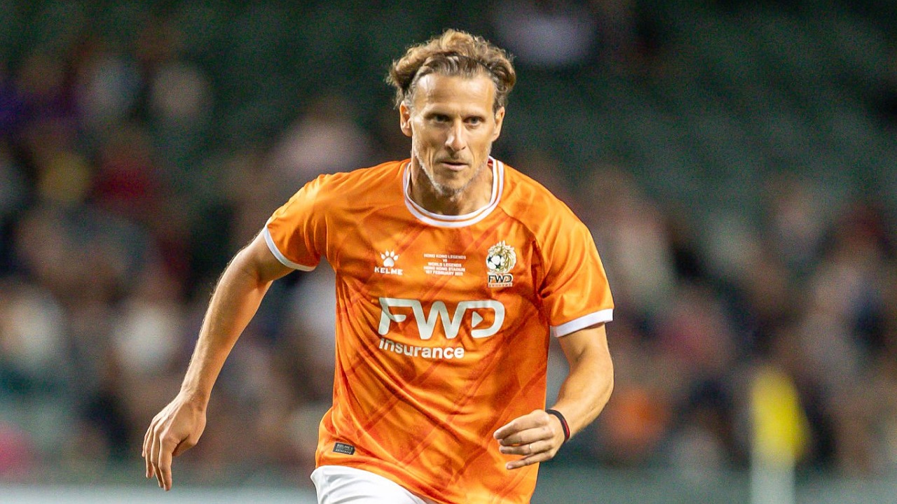 Diego Forlan Dilarikan ke Rumah Sakit Usai Alami Cedera Serius