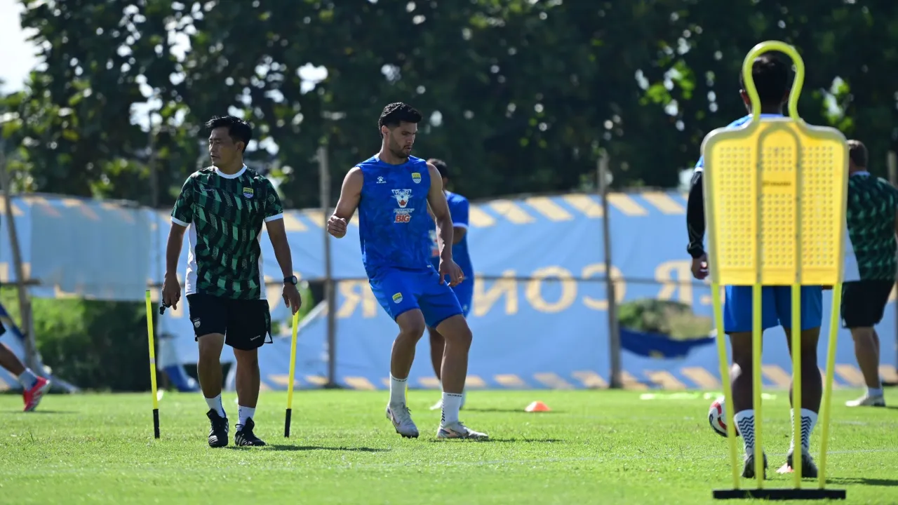 Julio Cesar Ingatkan Persib Pantang Lengah Hadapi Selangor