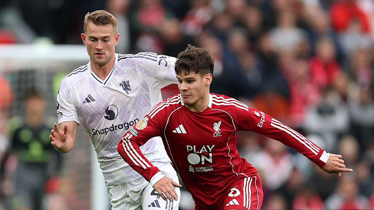 Wow! Matthijs de Ligt Sebut Milos Kerkez Titik Lemah Liverpool