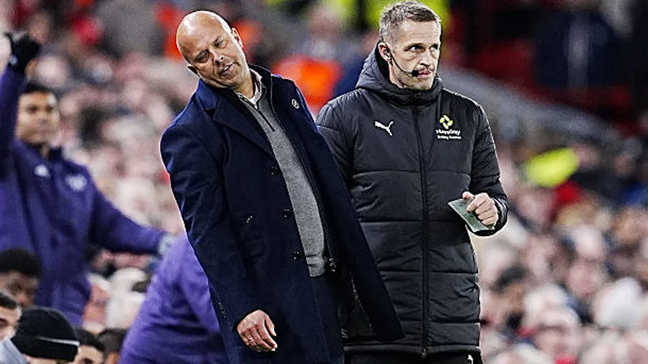 Arne Slot Dikritik, Lini Tengah Liverpool Tampak Hilang Saat Lawan United