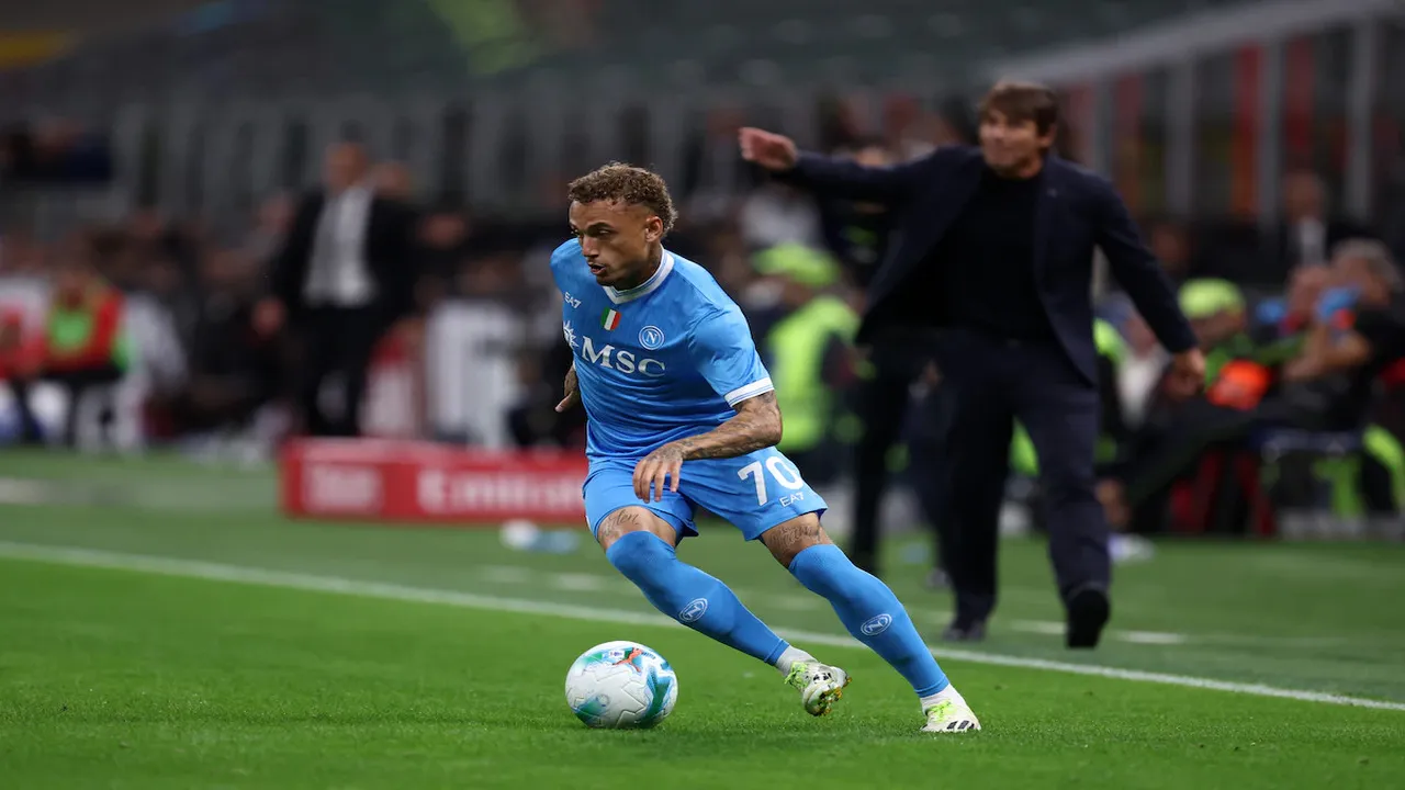 Antonio Conte buka suara soal alasannya jarang memainkan Noa Lang sebagai starter di Napoli / via Getty Images