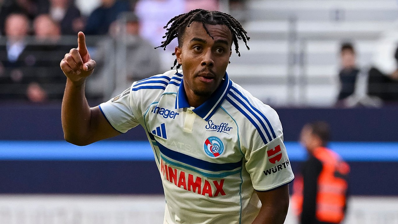 Real Betis Siap Saingi Chelsea untuk Rekrut Bek Strasbourg, Guela Doue