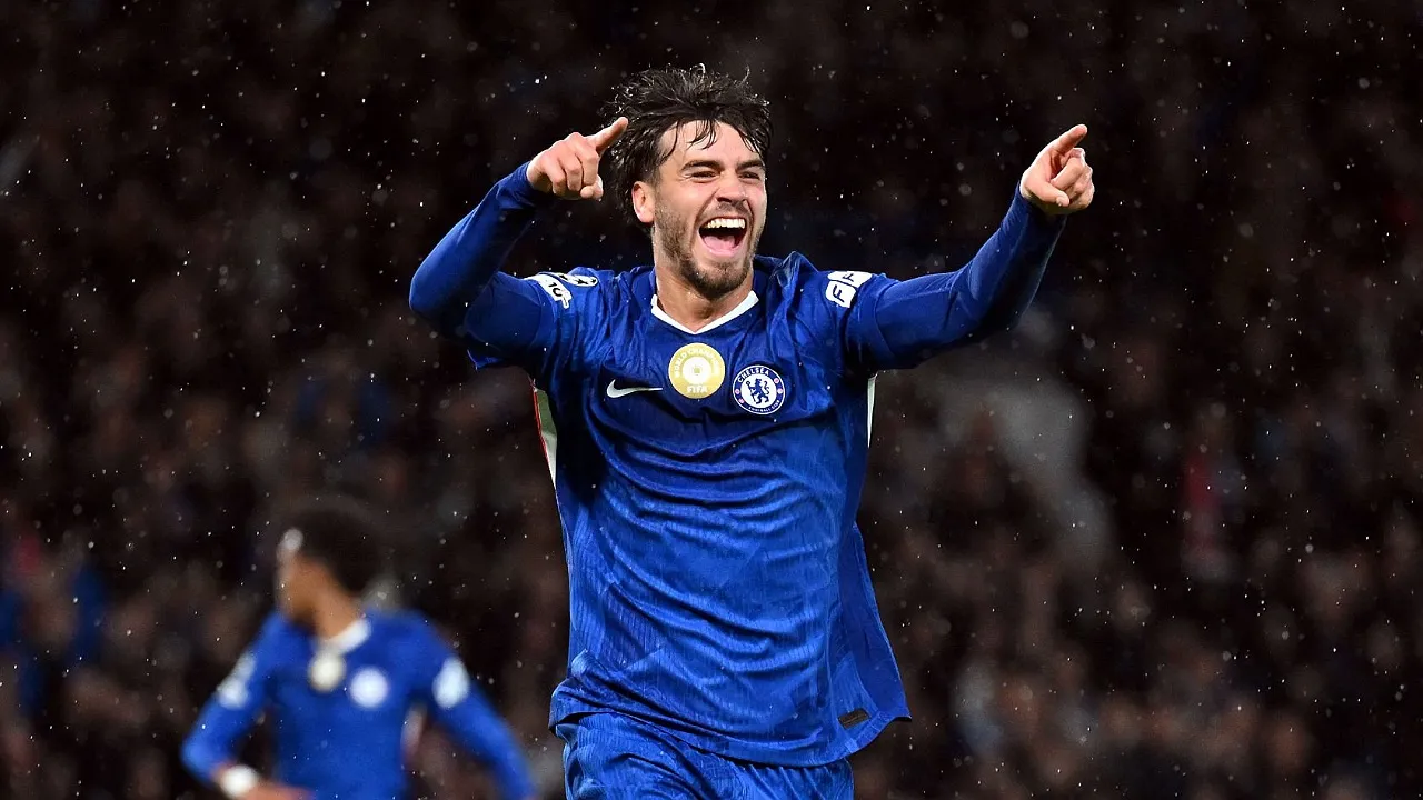 Marc Guiu dapat teguran dari pelatih Chelsea, Enzo Maresca. (Foto: Dan Mullan - UEFA/UEFA via Getty Images)