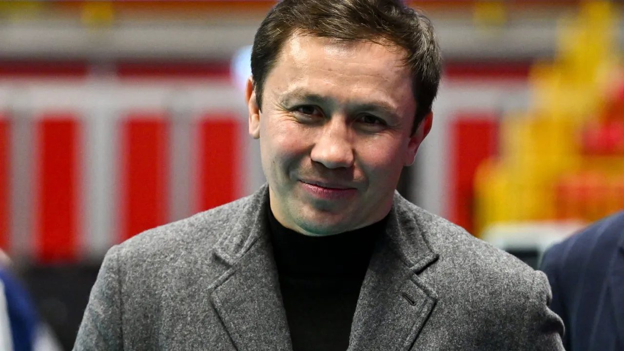 Gennadiy Golovkin bersaing dengan Mariolis Charilaos dari Yunani, mantan ketua Federasi Tinju Hellenic. (Foto: Fight TV)