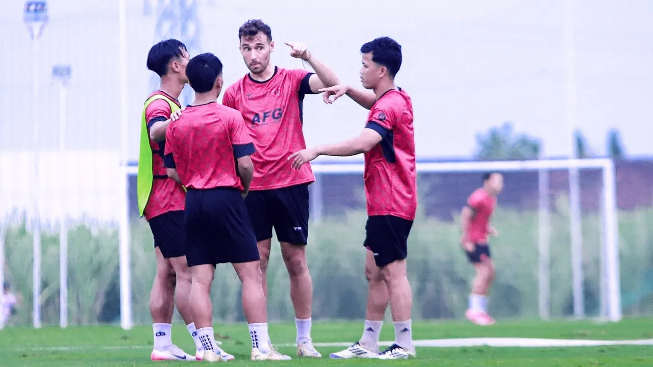 Persik Kediri Bersiap Bertanding Dalam Kondisi Hujan