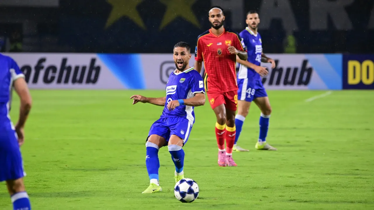 Gelandang Persib, Luciano Guaycochea