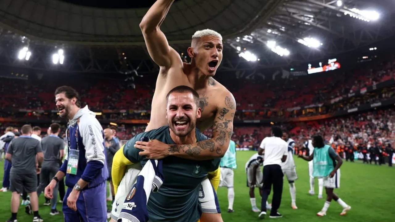 Richarlison dan Alfie Whiteman