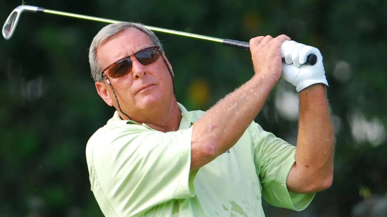 Fuzzy Zoeller dikenal sebagai sosok yang karismatik, santai, dan humoris di lapangan golf. (Foto: Golf Digest)