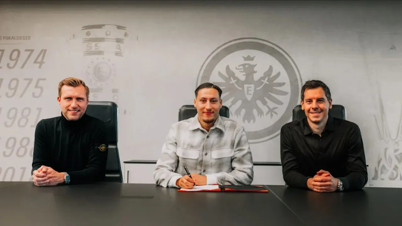 Eintracht Frankfurt Resmi Datangkan Younes Ebnoutalib (Sumber: en.eintracht.de/)