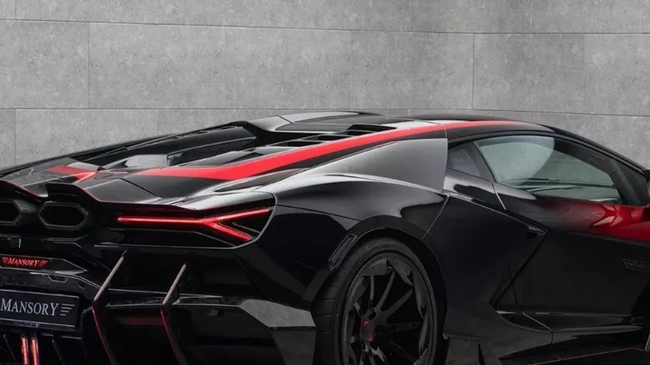 Esteban Ocon Pamerkan Lamborghini Edisi Terbatas Miliknya