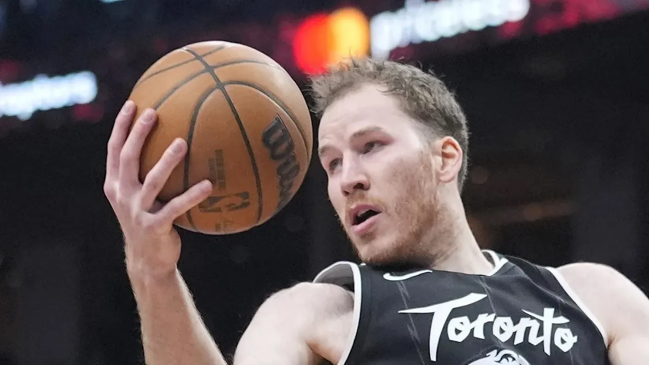 Jakob Poeltl harus menepi lebih lama dari perkiraan. (Gambar: Sports Illustrated)