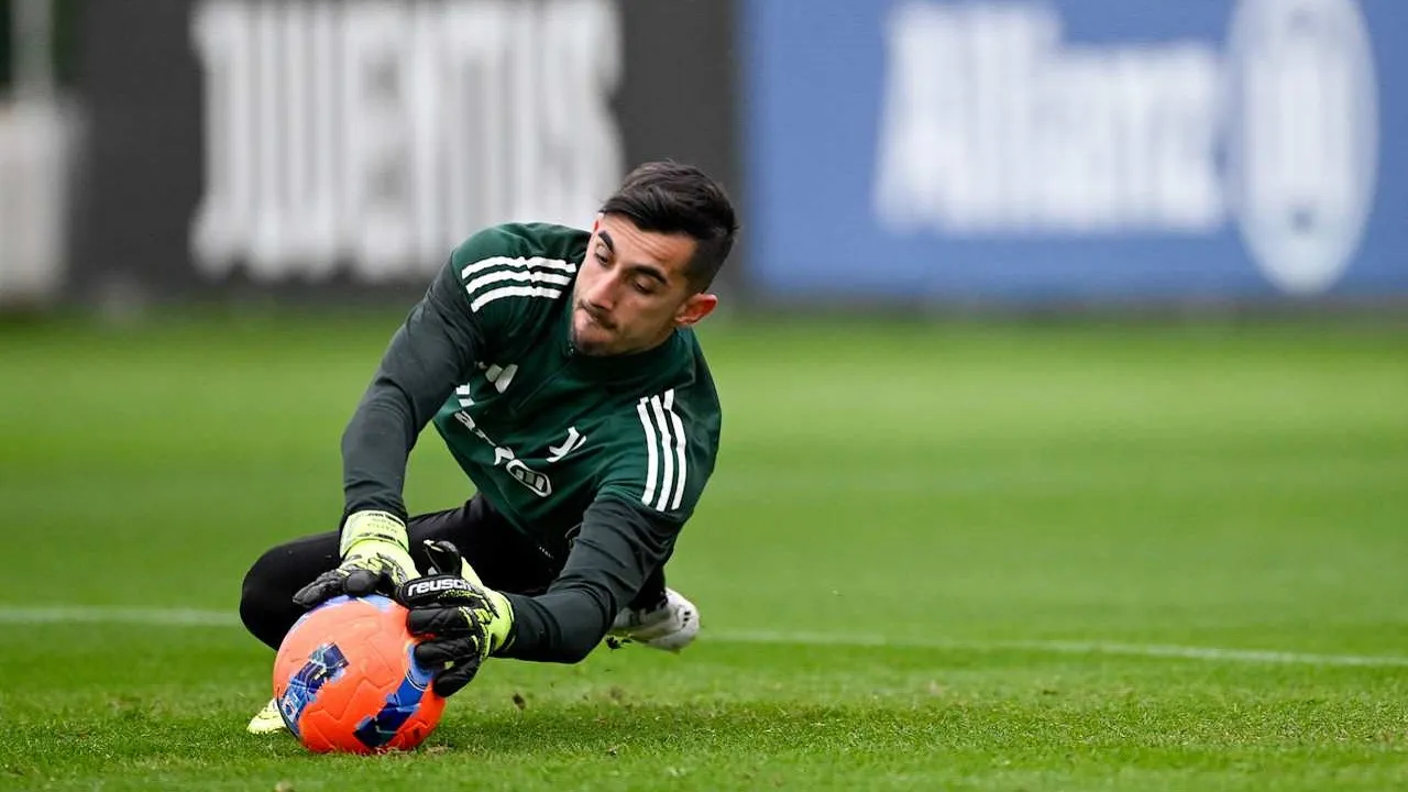 Juventus enggan jual Mattia Perin (Image: Juventus)