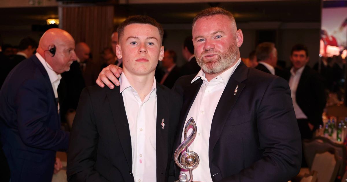Manchester United Larang Kai Rooney Mengenakan Sepatu Puma - sumber: (manchestereveningnews)