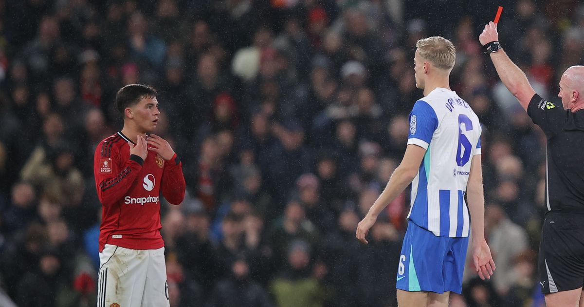 Darren Fletcher Kritik Kartu Merah Shea Lacey yang Kontroversial