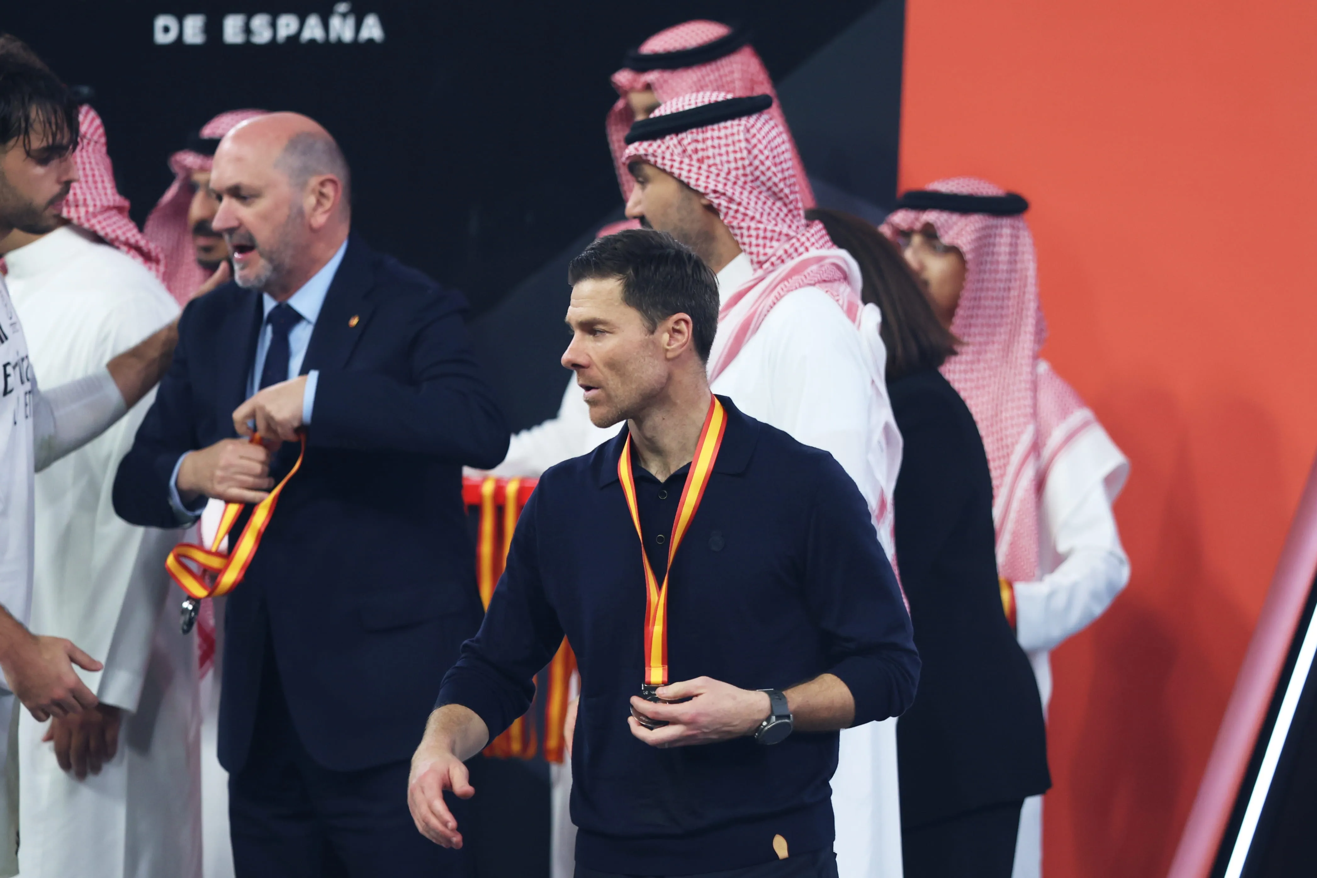 Emosi Campur Xabi Alonso Usai Kekalahan di Final Supercup - sumber: (footballespana)