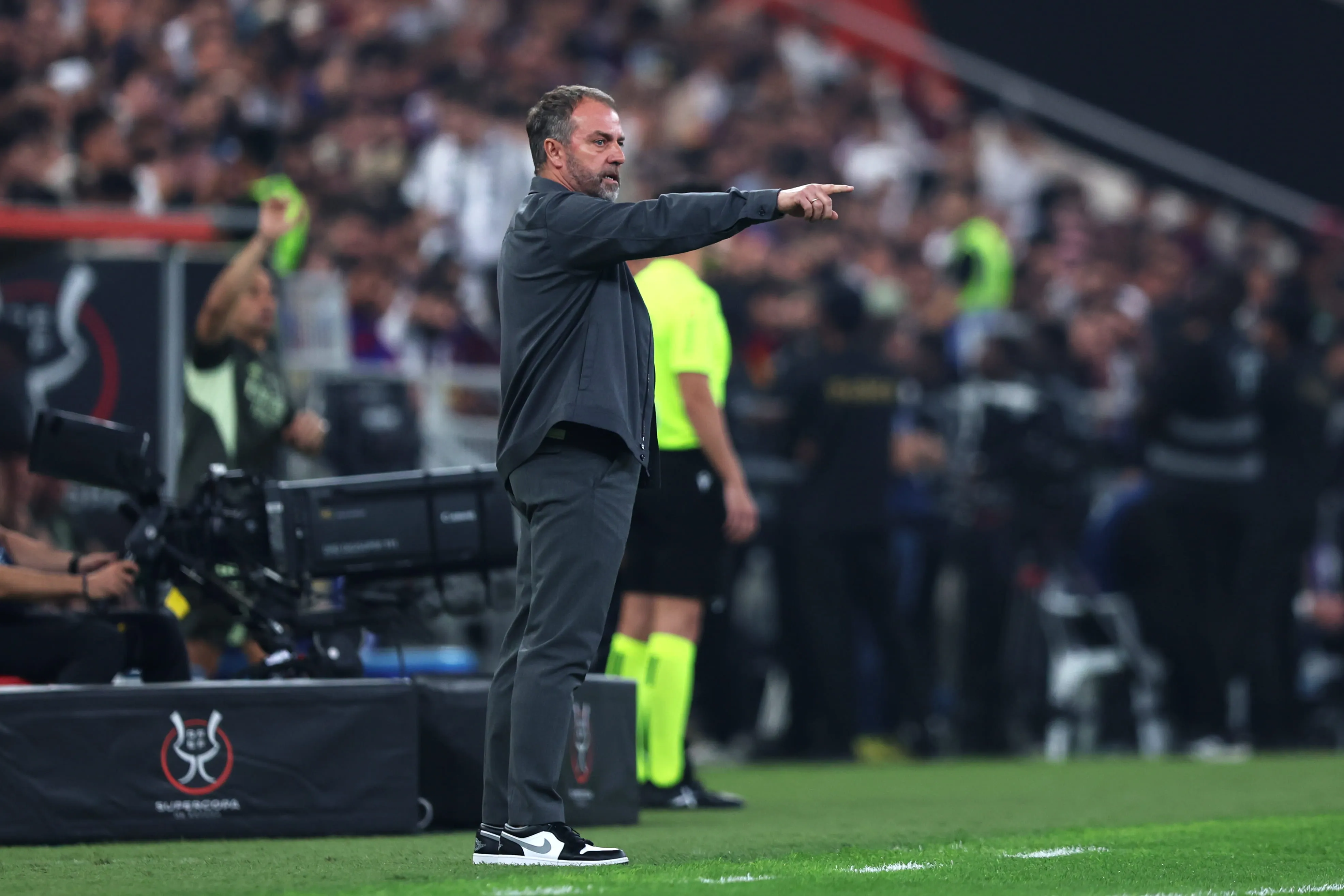 Flick Bangga Barcelona Raih Gelar Supercup Spanyol Lagi - sumber: (footballespana)