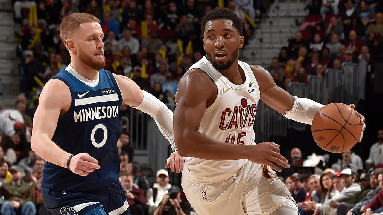 Donovan Mitchell mencetak 28 poin saat Cleveland Cavaliers mengalahkan Minnesota Timberwolves 146-134 pada Sabtu (10/1) malam waktu setempat. (Foto: AP)