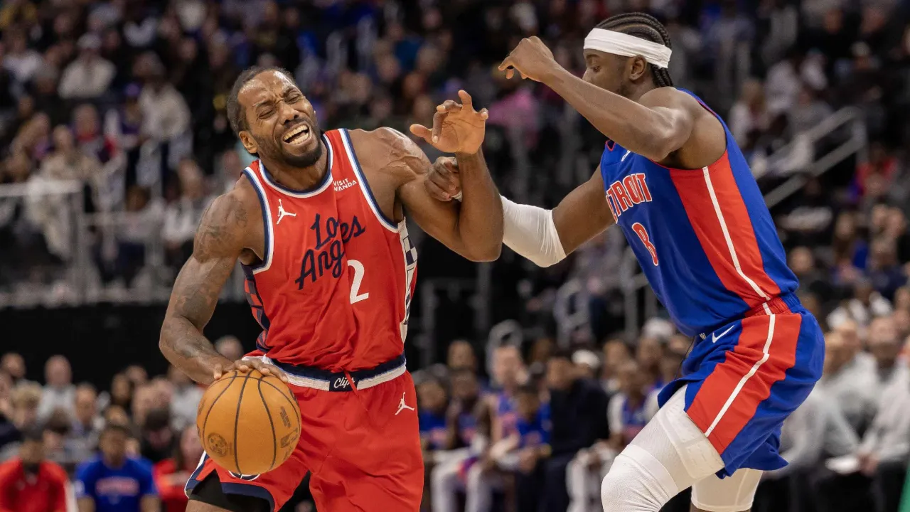 Kawhi Leonard (kiri) mencetak 26 poin saat Los Angeles Clippers menaklukkan Detroit Pistons 98-92 pada Sabtu (10/1) malam waktu setempat. (Foto: AP)