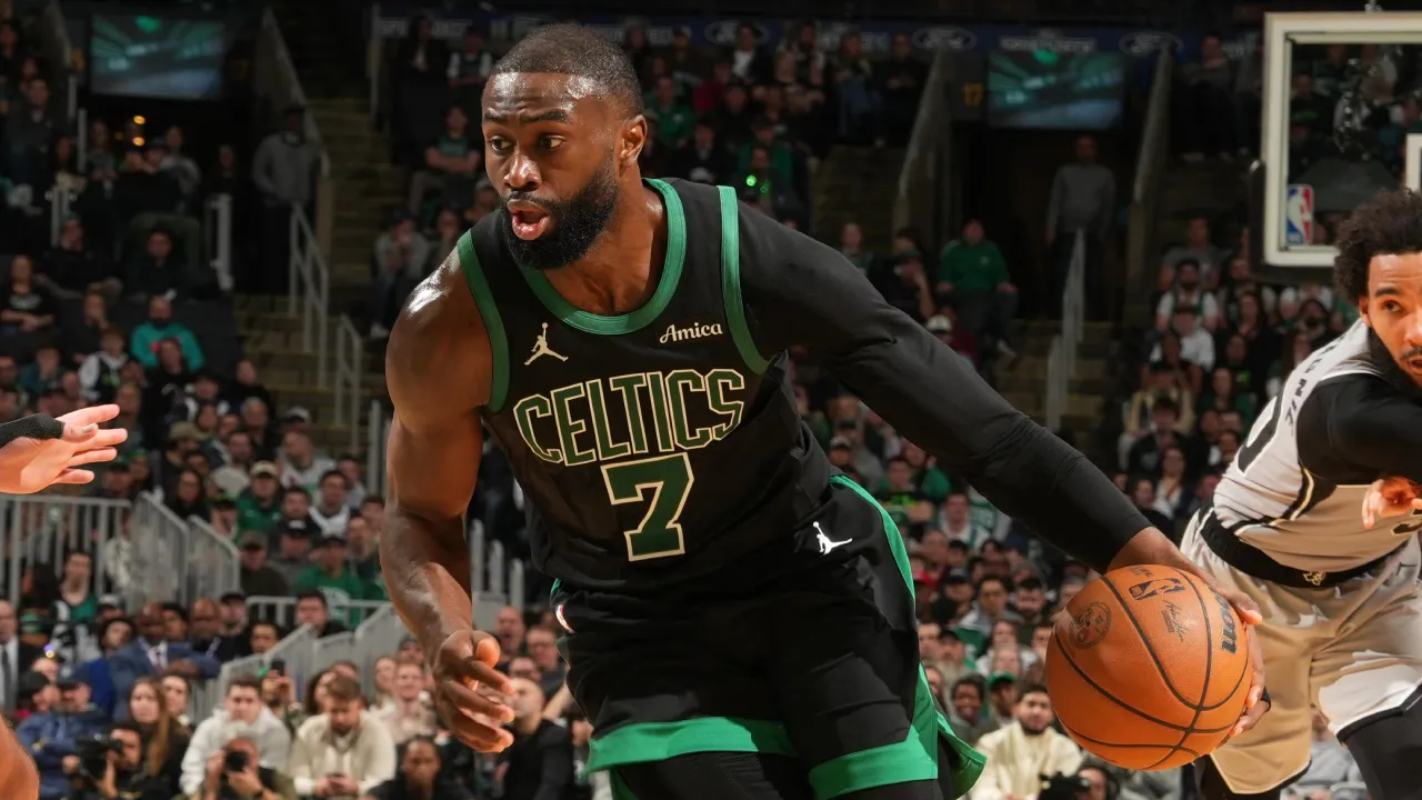 Jaylen Brown tidak mendapat satu pun tembakan bebas, meski mengaku kerap menyerang ring dengan agresif. (Foto: AP)