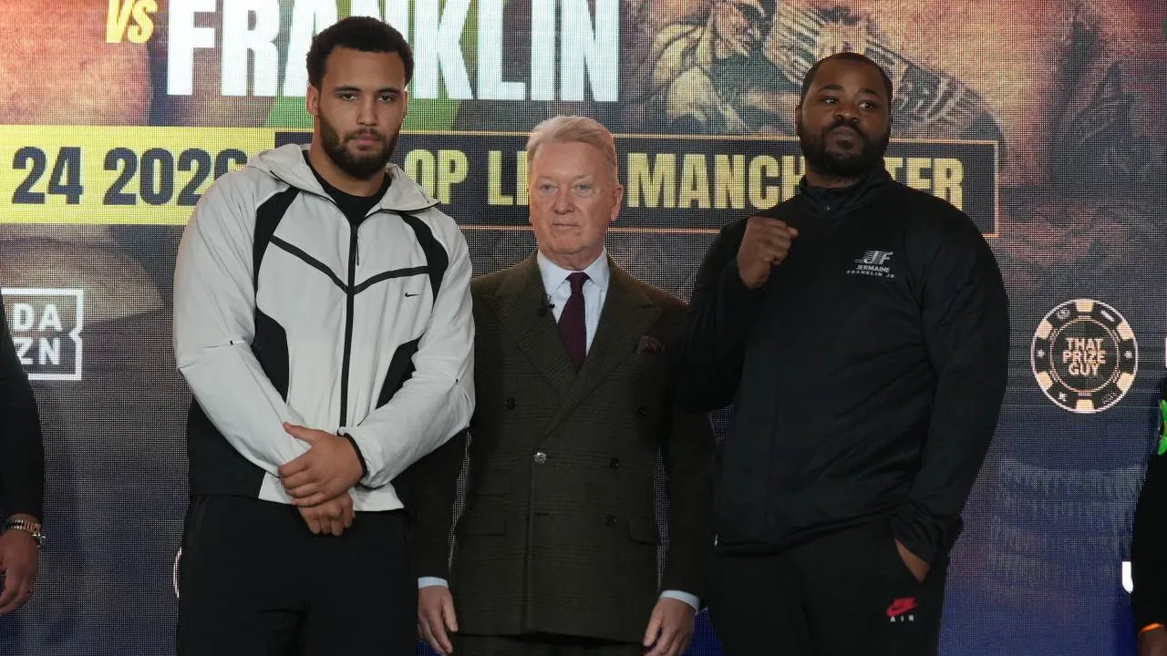 Moses Itauma (kiri) dan Jermaine Franklin. (Foto: Fight TV)