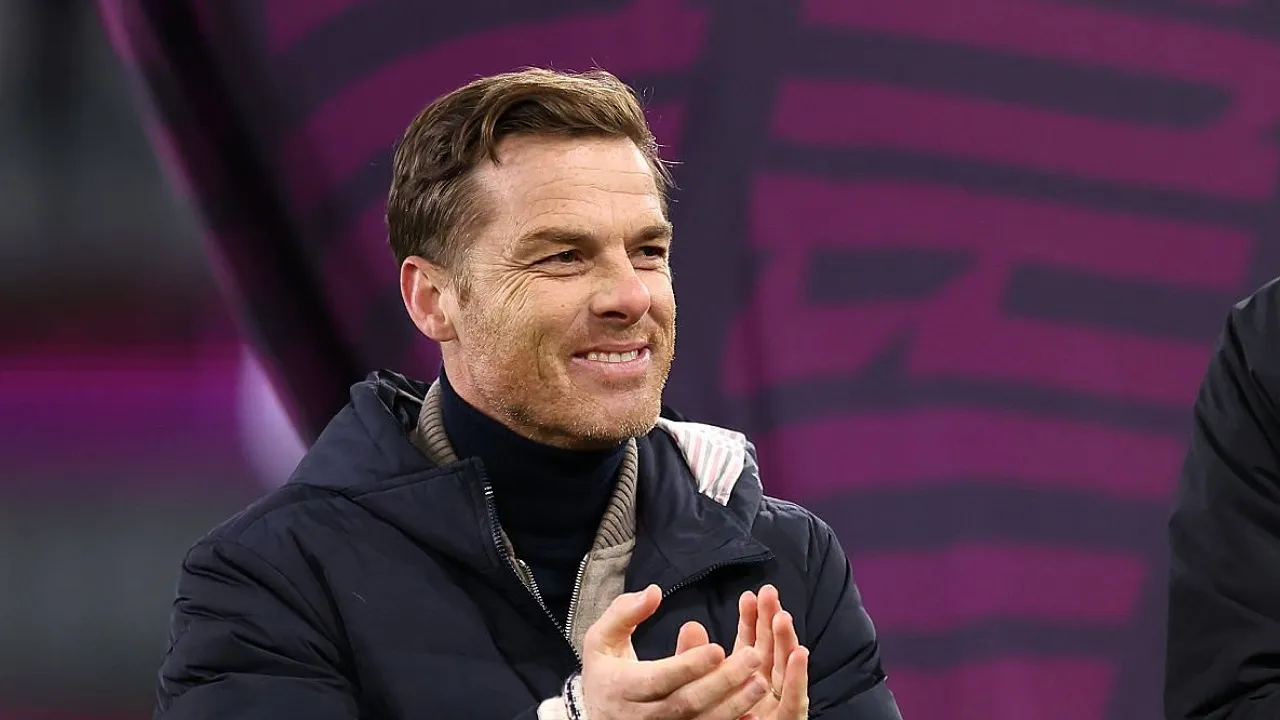 Manajer Burnley, Scott Parker. (Foto: Matt McNulty/Getty Images)