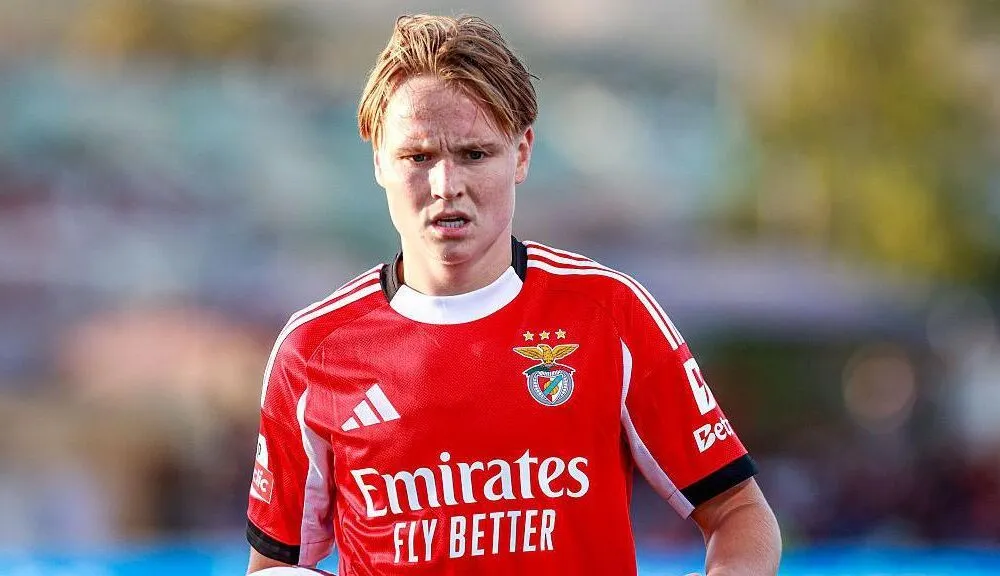 West Ham Bersaing Dapatkan Winger Benfica Schjelderup - sumber: (footballtalk)