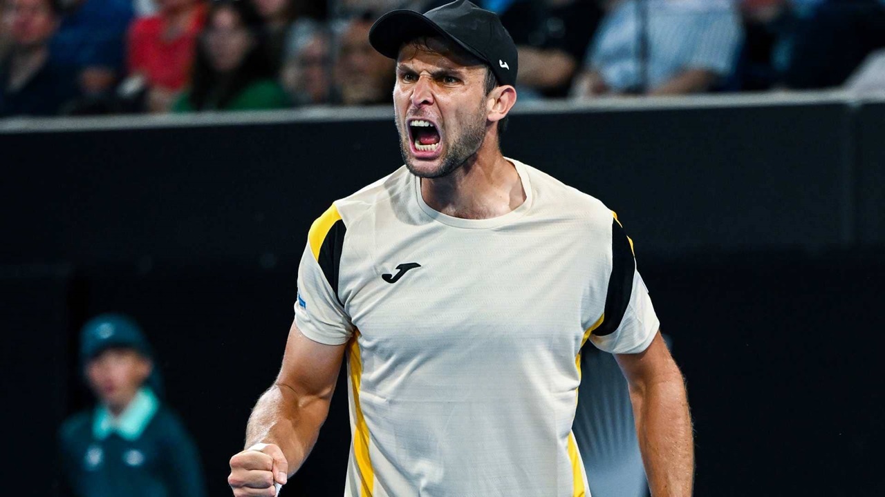 Aleksandar Vukic Tak Biarkan Stefanos Tsitsipas Bertahan Lama Di Adelaide