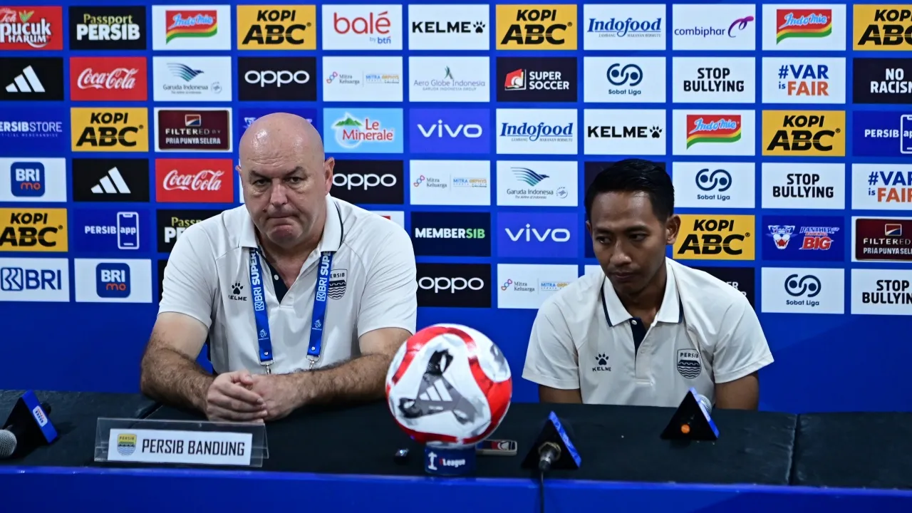 Bojan Hodak dan Beckham Putra Nugraha dalam jumpa pers usai pertandingan