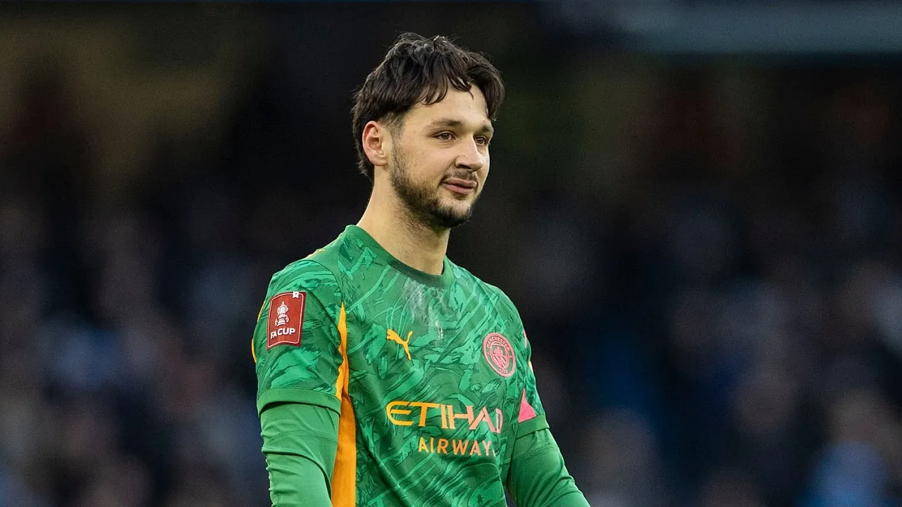 Eddie Howe gagal membawa James Trafford ke Newcastle United. (Foto: Mike Morese/MI News/NurPhoto via Getty Images)