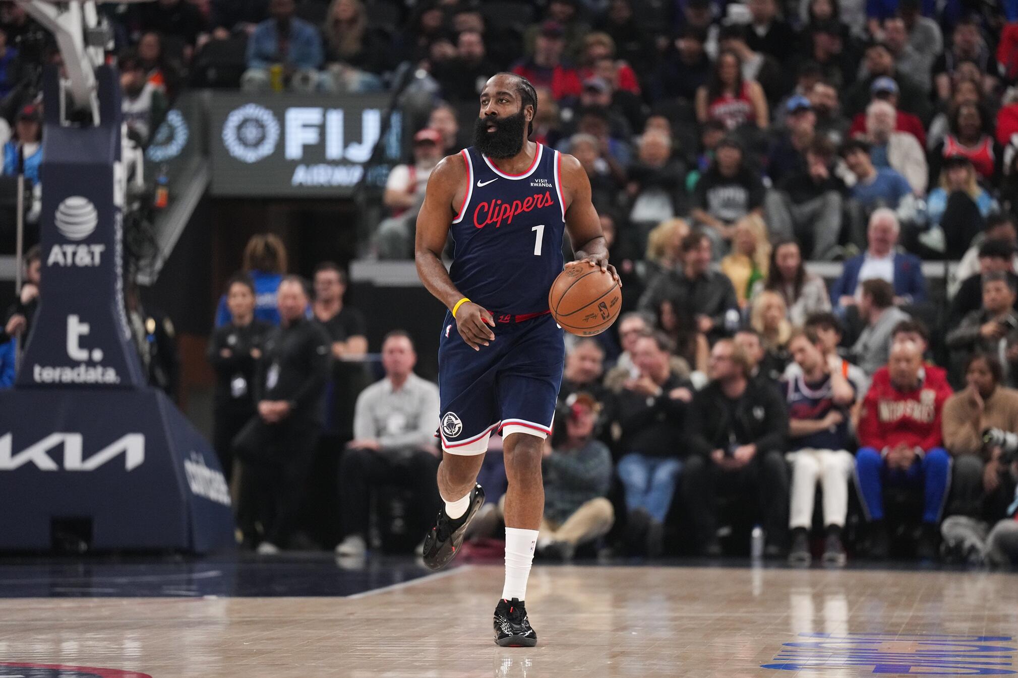Harden Bawa Clippers Menang, Lewati Rekor Shaquille