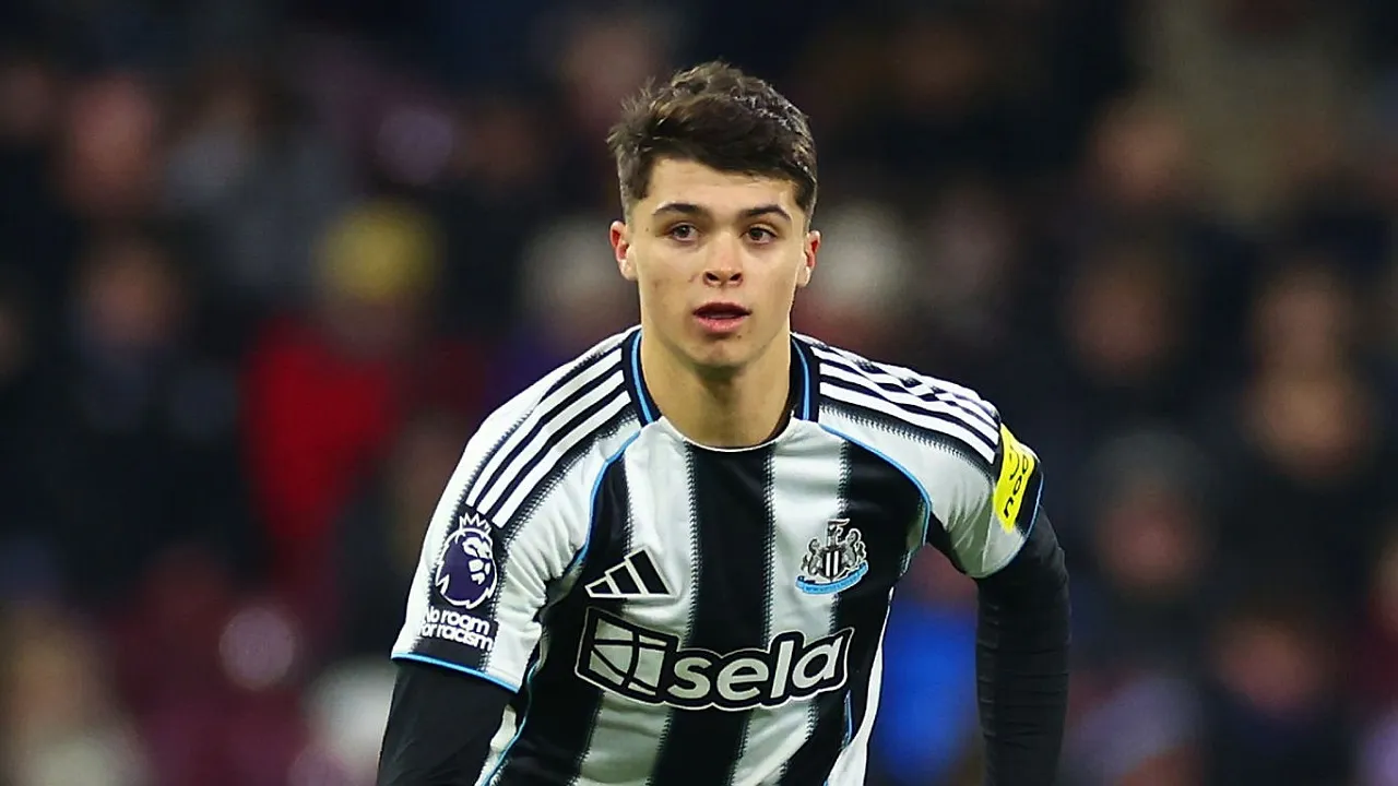 Gelandang Newcastle United, Lewis Miley. (Foto: Chris Brunskill/Fantasista/Getty Images)