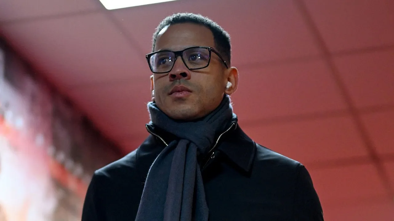 Pelatih Chelsea, Liam Rosenior. (Foto: Darren Walsh/Getty Images)