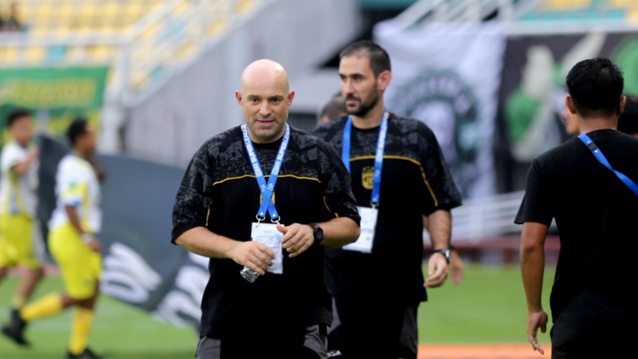 Bernardo Tavares Bicara Keseimbangan Tim Persebaya Surabaya